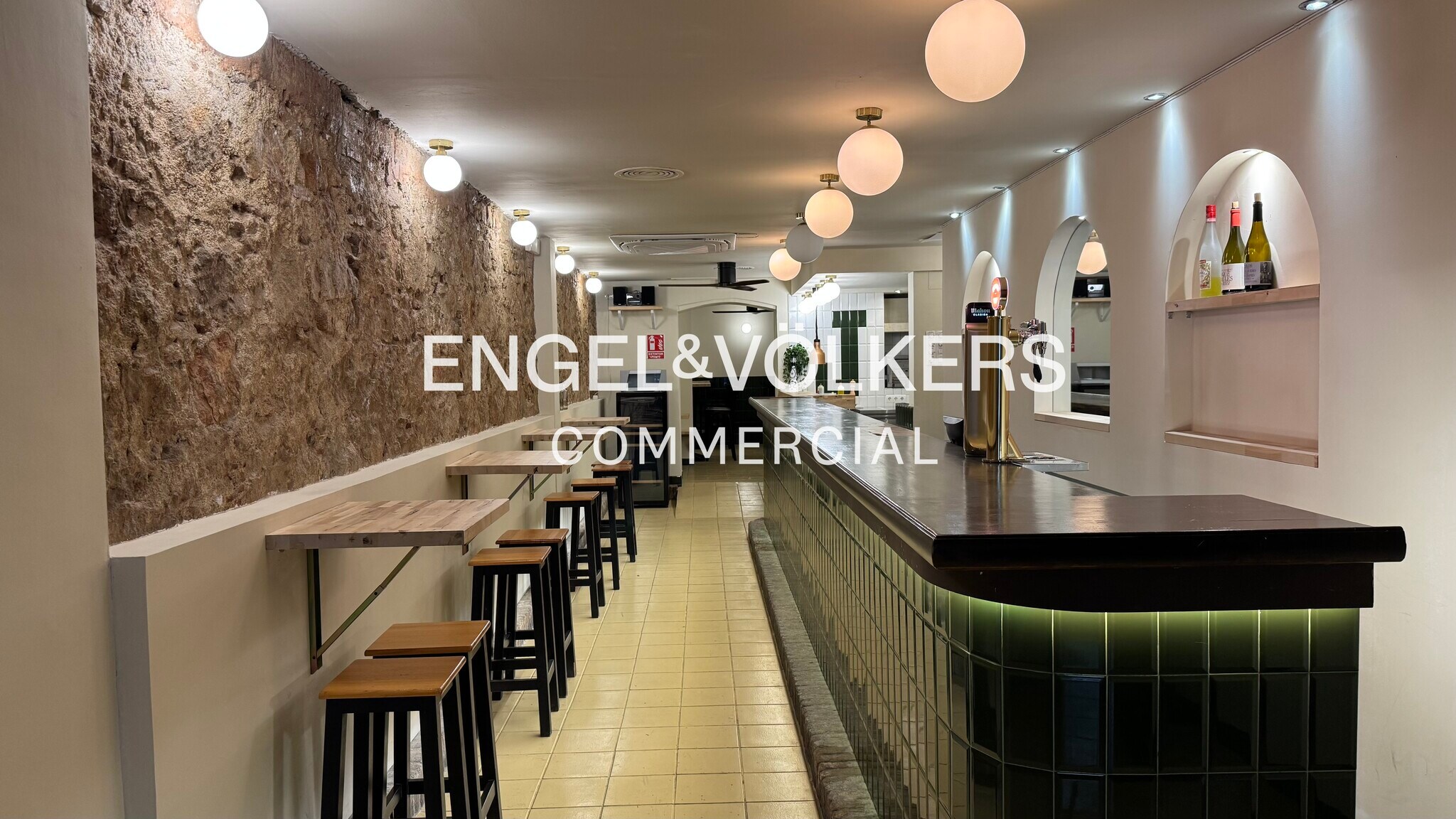 Retail in Barcelona, Barcelona for lease Primary Photo- Image 1 of 4