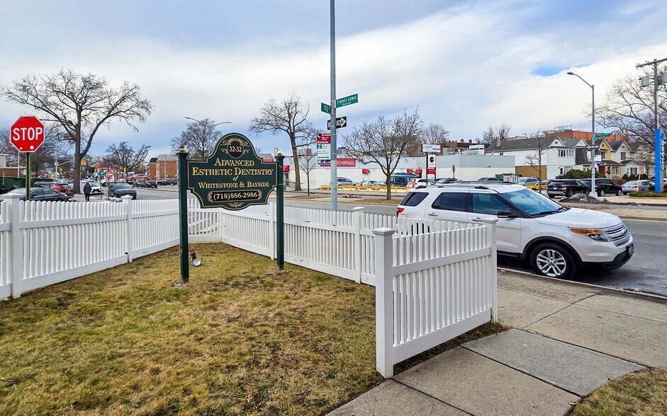 3232 Francis Lewis Blvd, Flushing, NY à louer - Photo du bâtiment - Image 2 de 17