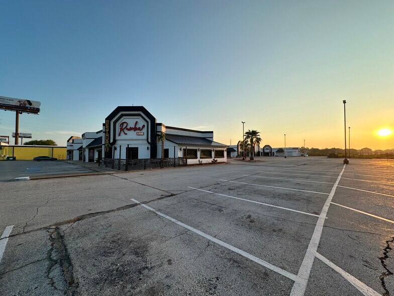 5920 Highway 6 N, Houston, TX à louer - Photo du bâtiment - Image 3 de 3