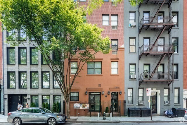 424 W 49th St, New York, NY à vendre Photo du bâtiment- Image 1 de 14