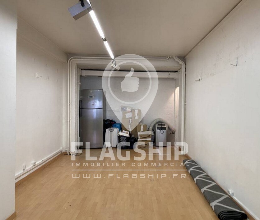 Retail in Paris for sale Interior Photo- Image 1 of 3