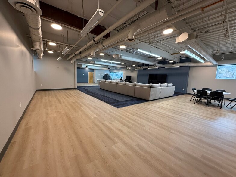 11339 S 700 E, Sandy, UT à vendre - Photo du bâtiment - Image 3 de 23