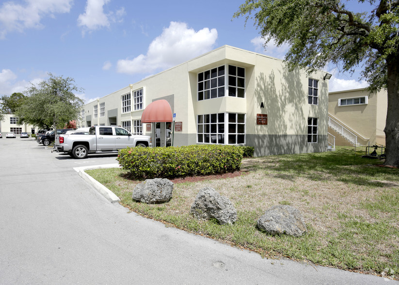 12900-12940 SW 133rd Ct, Miami, FL for lease - Primary Photo - Image 1 of 47