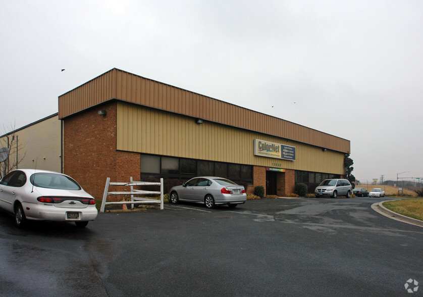 18630 Woodfield Rd, Gaithersburg, MD for lease - Primary Photo - Image 1 of 4