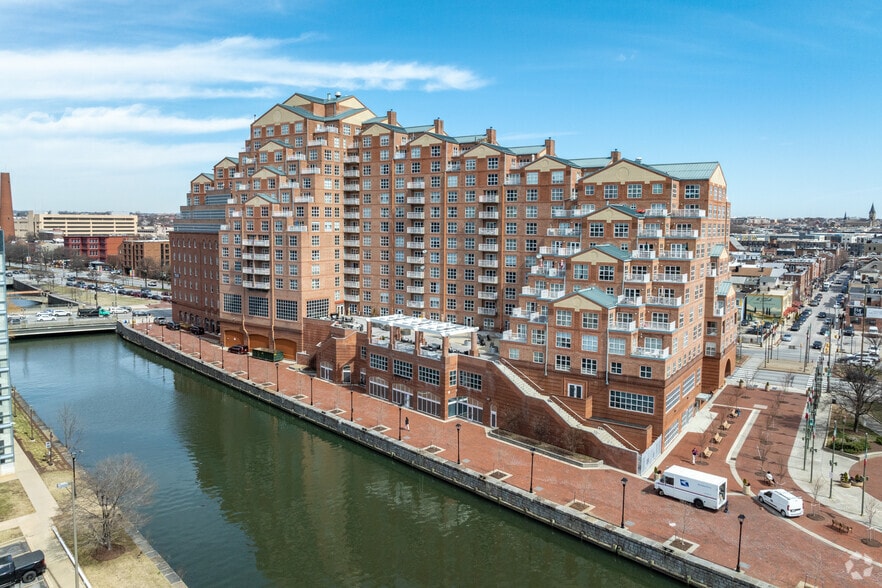 729 E Pratt, Baltimore, MD for lease - Primary Photo - Image 1 of 9