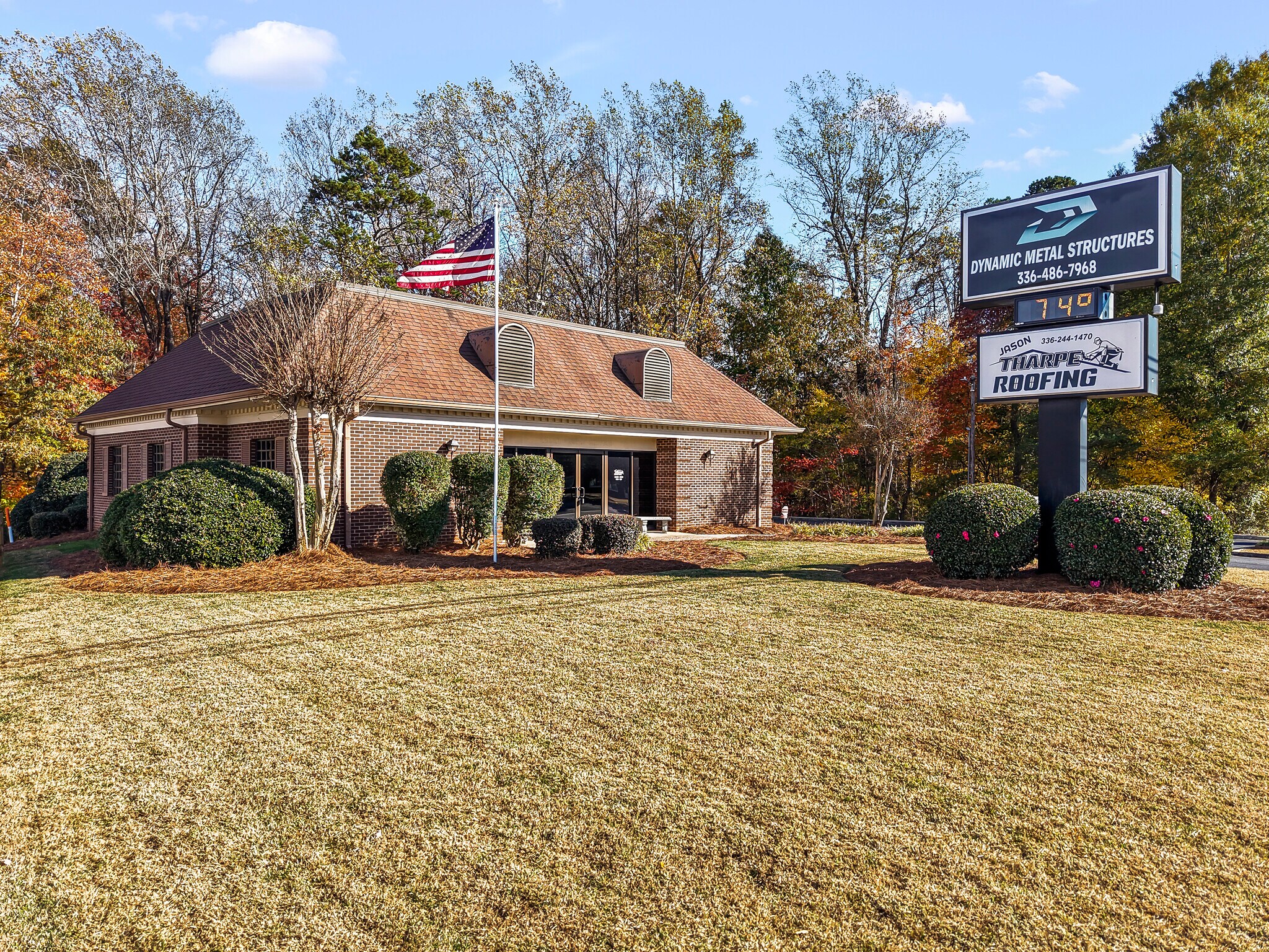 1001 S State St, Yadkinville, NC à vendre Photo du bâtiment- Image 1 de 2