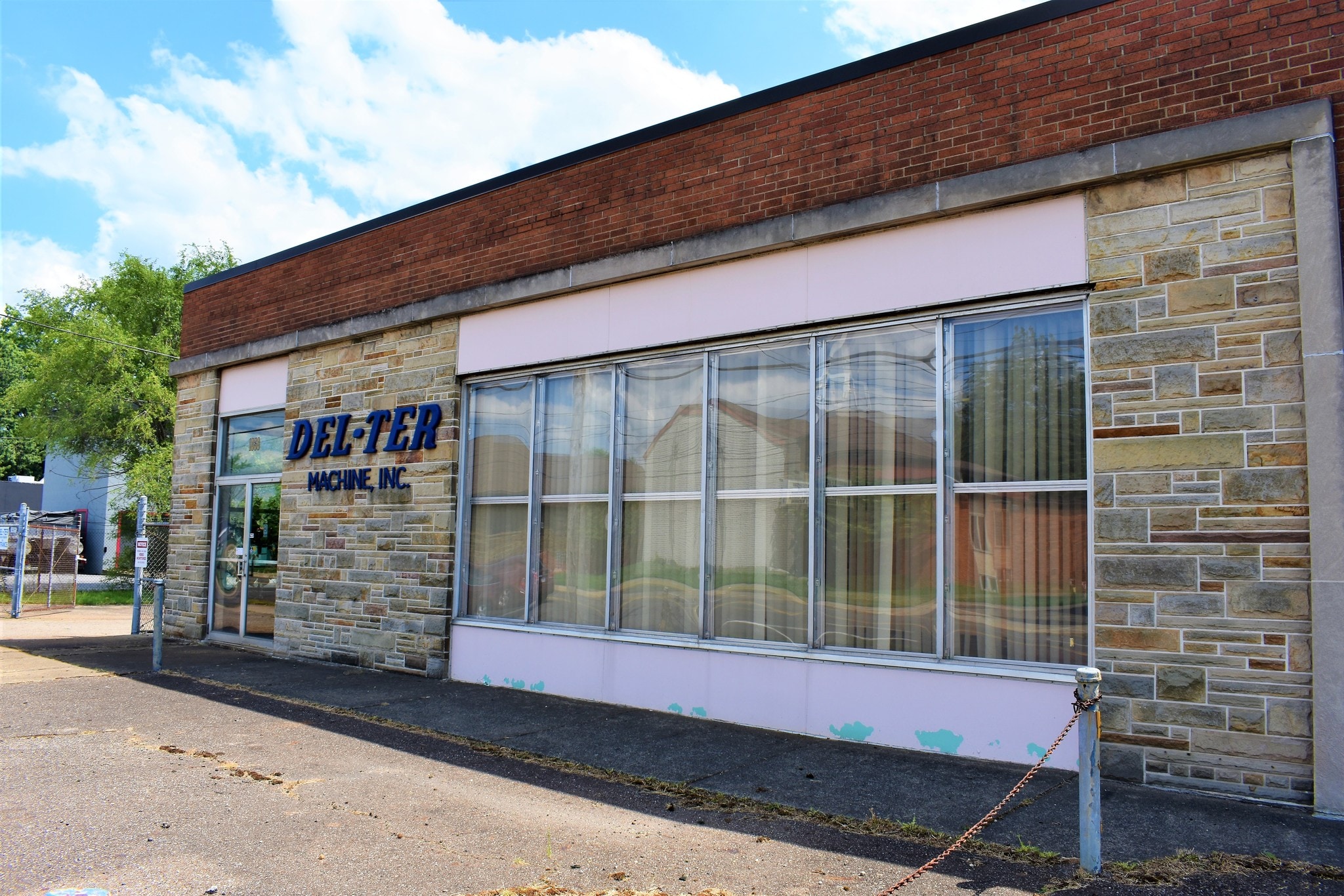 1038 Triplett Blvd, Akron, OH for sale Primary Photo- Image 1 of 28