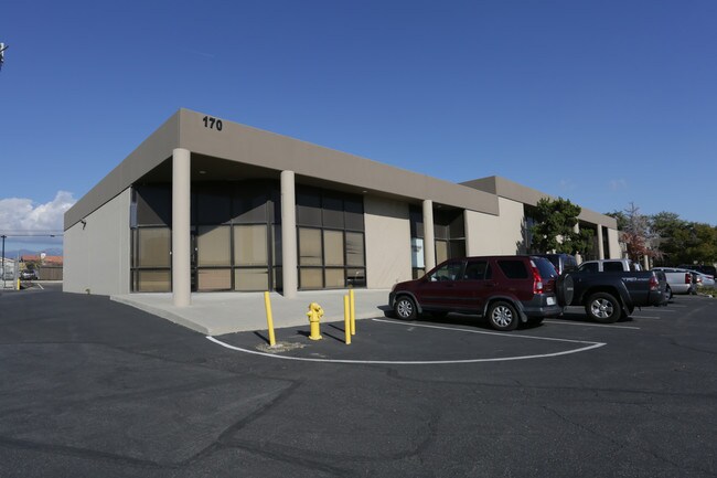 Plus de détails pour 170 N Arrowhead Ave, Rialto, CA - Industriel à louer