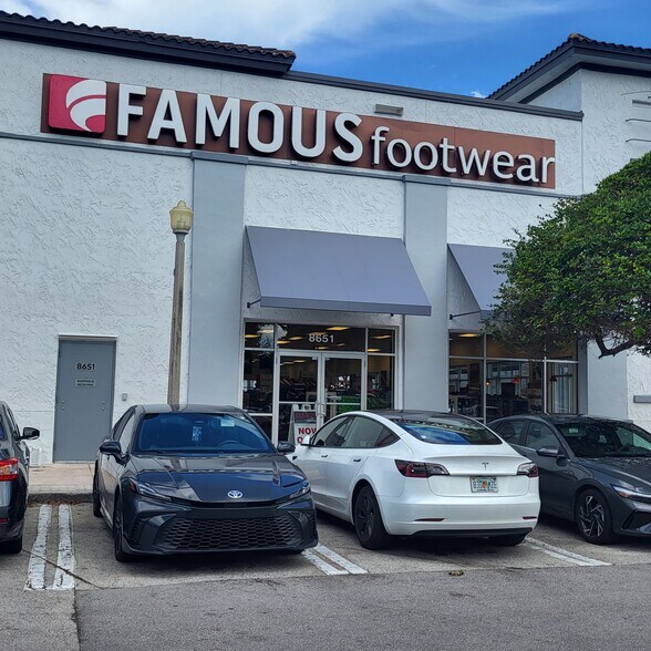 8595 SW 124th Ave, Miami, FL à louer - Photo du bâtiment - Image 3 de 9