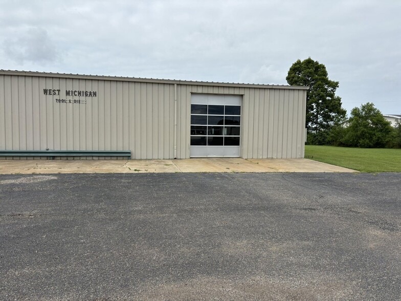 1007 Nickerson Ave, Benton Harbor, MI for lease - Building Photo - Image 3 of 14
