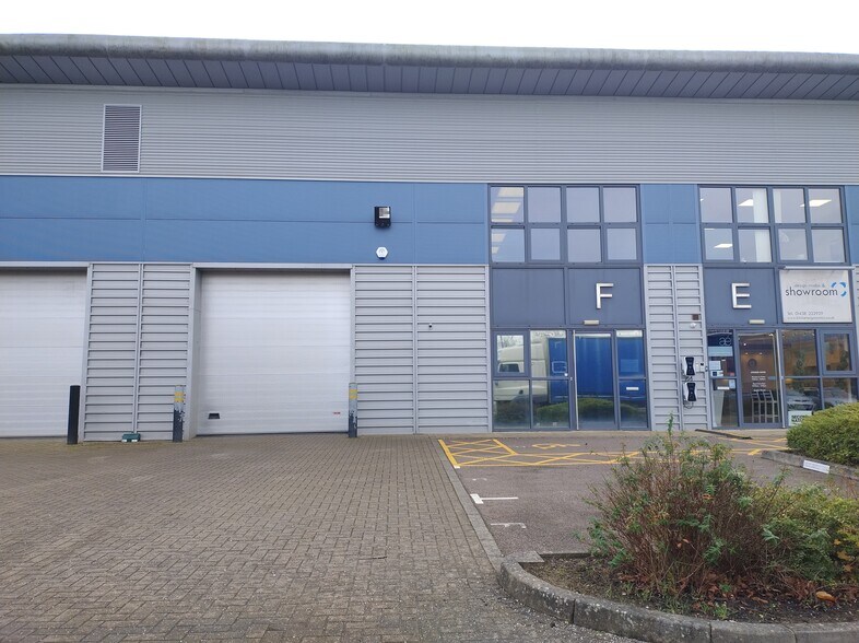 Unit F Gateway 1000, Whittle Way, Stevenage à louer - Photo du bâtiment - Image 1 de 8