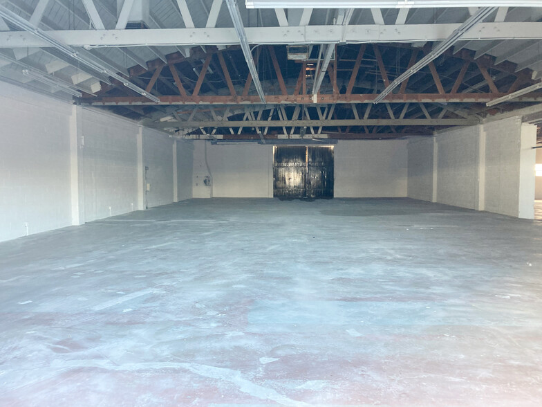 5612-5616 Santa Monica Blvd, Los Angeles, CA for lease - Building Photo - Image 3 of 8