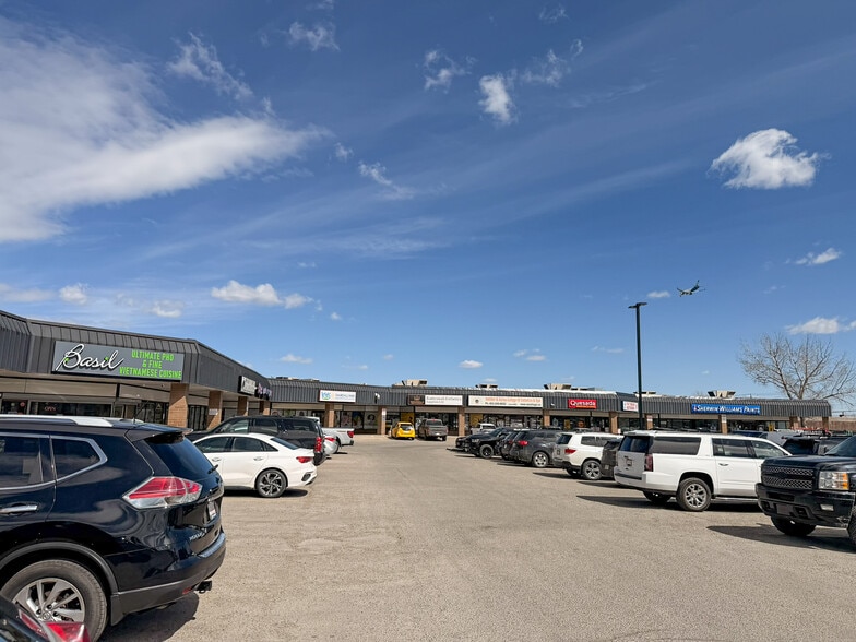 2770 32nd Ave NE, Calgary, AB à louer - Photo du bâtiment - Image 3 de 4