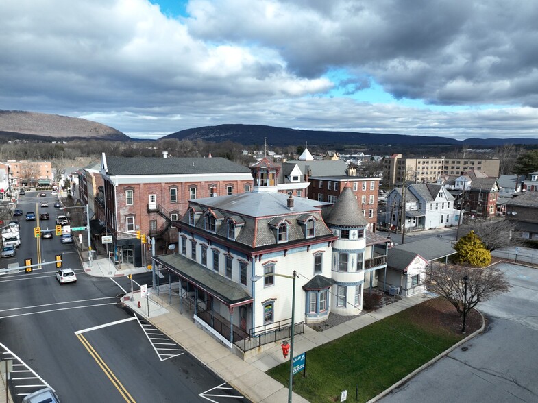 701-705 Main St, Slatington, PA à vendre - Photo du bâtiment - Image 1 de 1