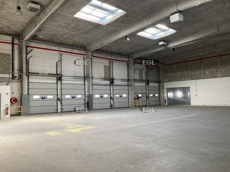 Industrial in Charenton-le-Pont for lease - Interior Photo - Image 3 of 22