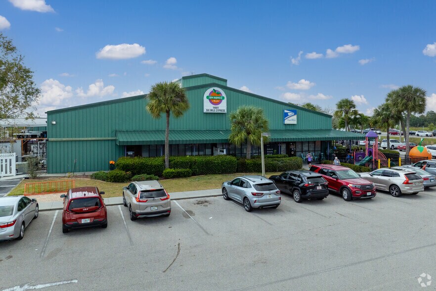 14601 Ben C Pratt/6 Mile Cypress Pky, Fort Myers, FL à vendre - Photo du bâtiment - Image 1 de 8