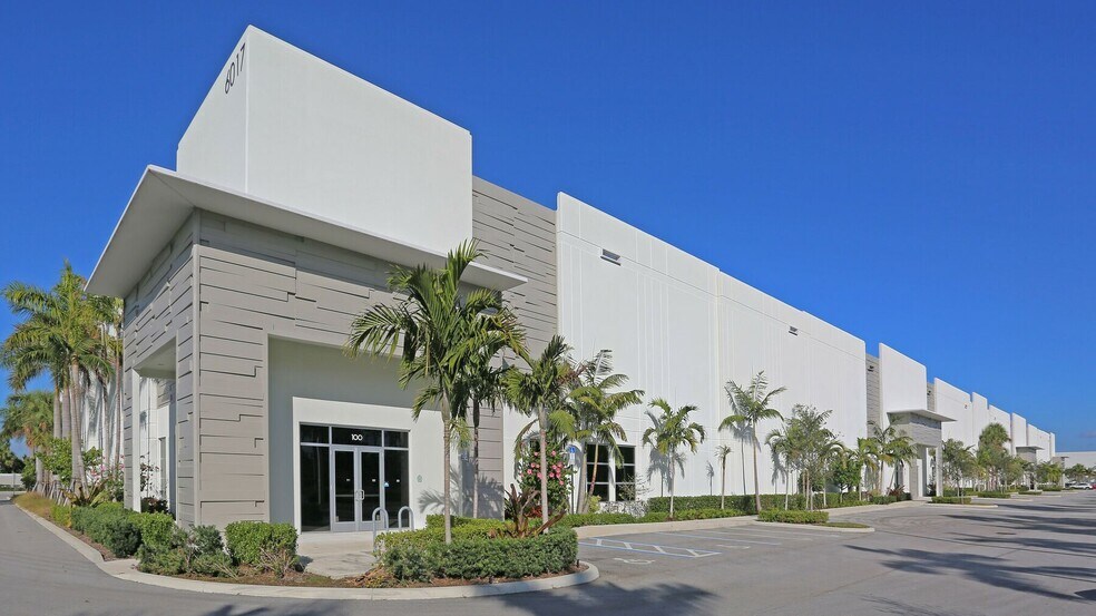 6017 Southern Blvd, West Palm Beach, FL à louer - Photo du bâtiment - Image 3 de 8