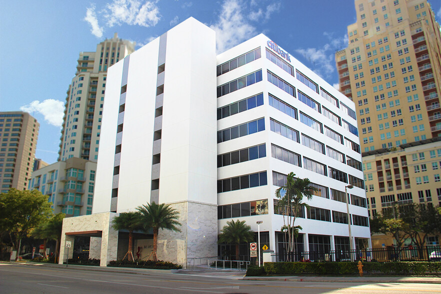 7300 N Kendall Dr, Miami, FL à louer - Photo du bâtiment - Image 1 de 7