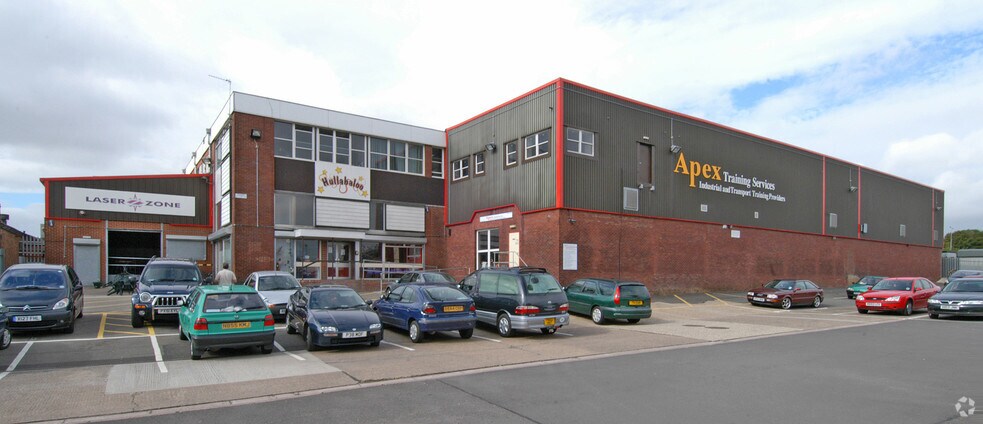 Gladstone Rd, Northampton à louer - Photo principale - Image 1 de 4