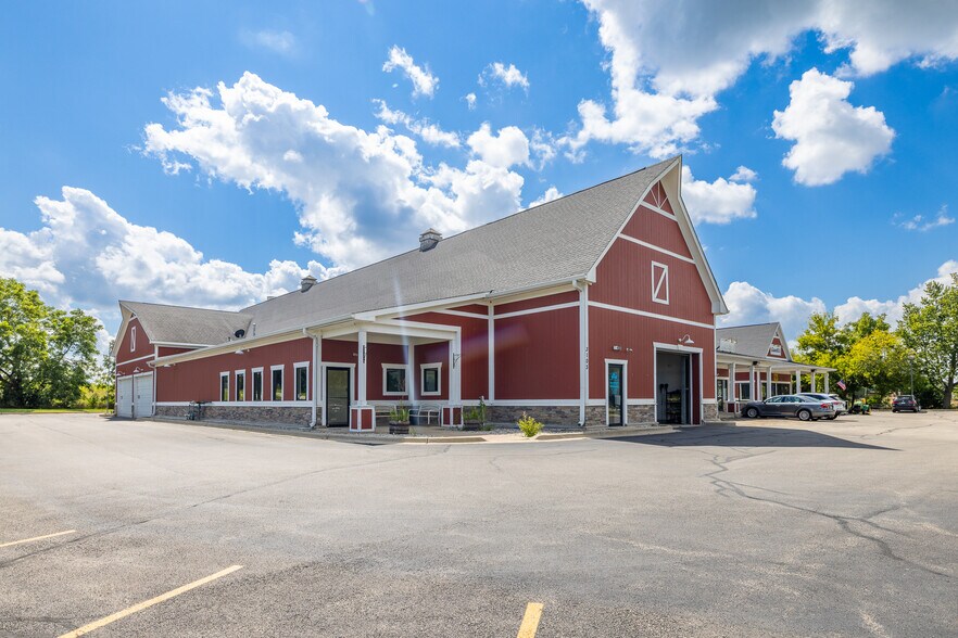 3103 Il Route 176, Crystal Lake, IL à vendre - Photo du bâtiment - Image 3 de 7