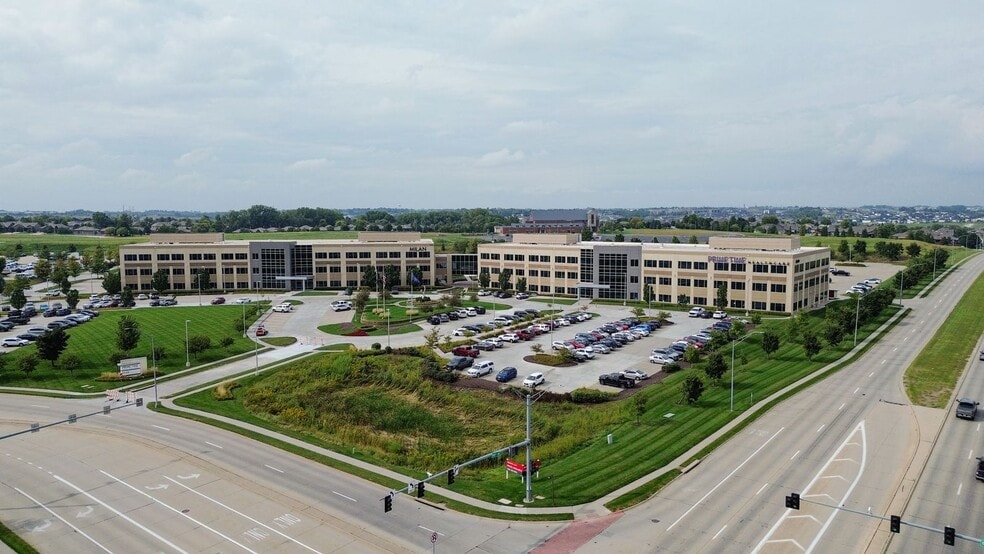 18020 Burt St, Elkhorn, NE for lease - Building Photo - Image 3 of 9