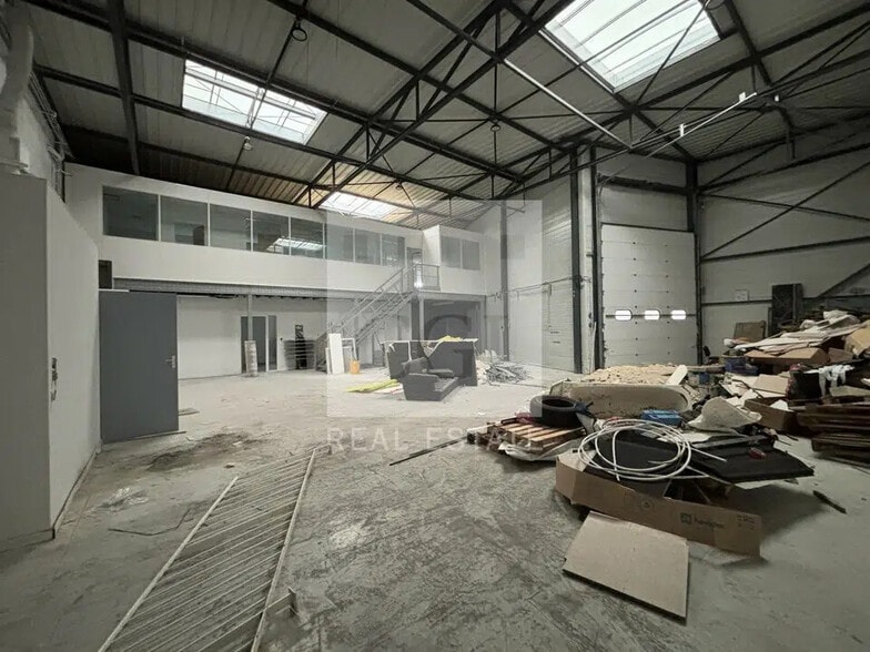 Bureau dans Saint-Priest à louer - Photo intérieure - Image 2 de 10