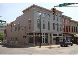 105 E Jackson St, Muncie, IN à louer Photo du bâtiment- Image 1 de 4