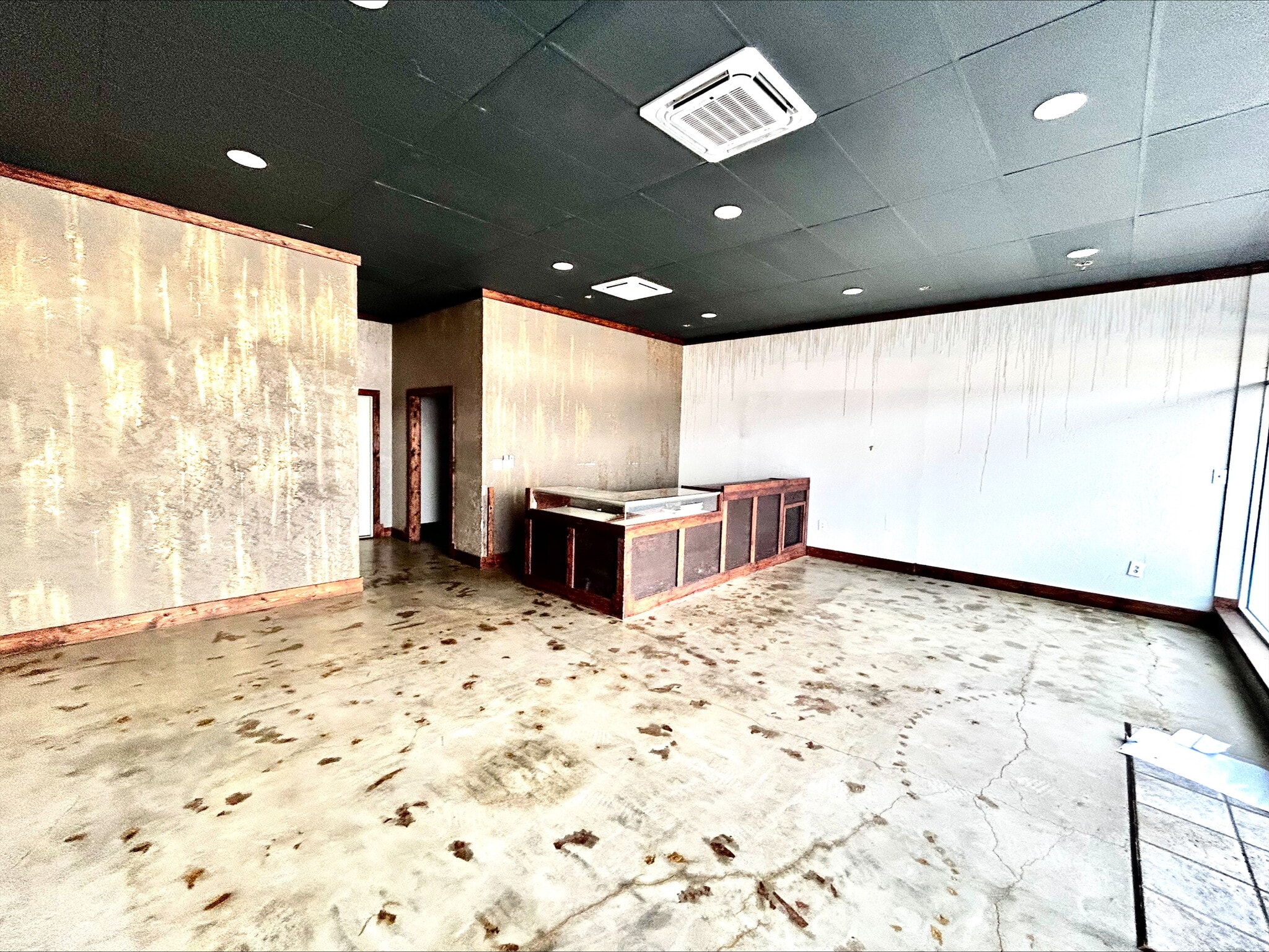 2401-2493 Interstate 40 W, Amarillo, TX for lease Interior Photo- Image 1 of 4