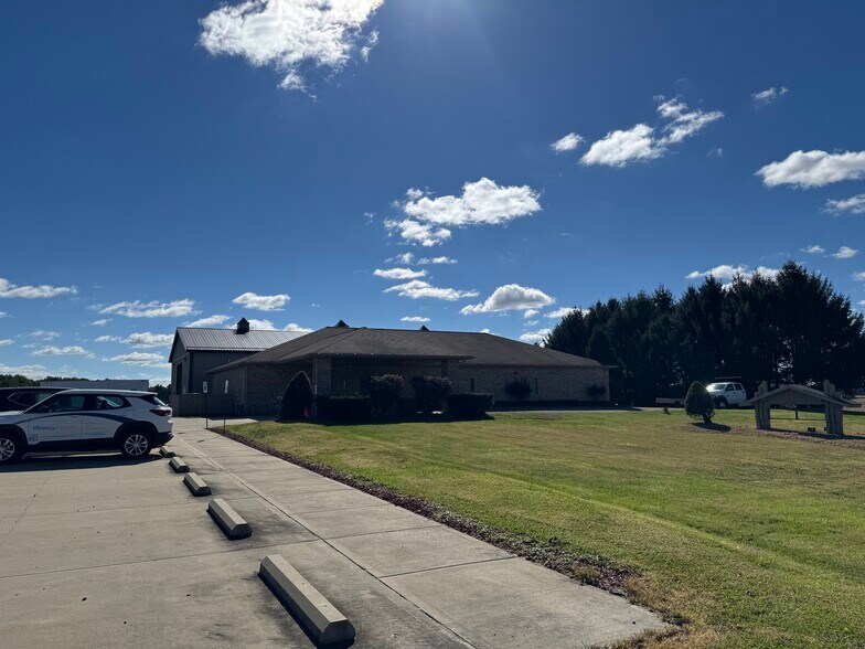 1046 Ekastown Rd, Saxonburg, PA à louer - Photo du bâtiment - Image 3 de 29