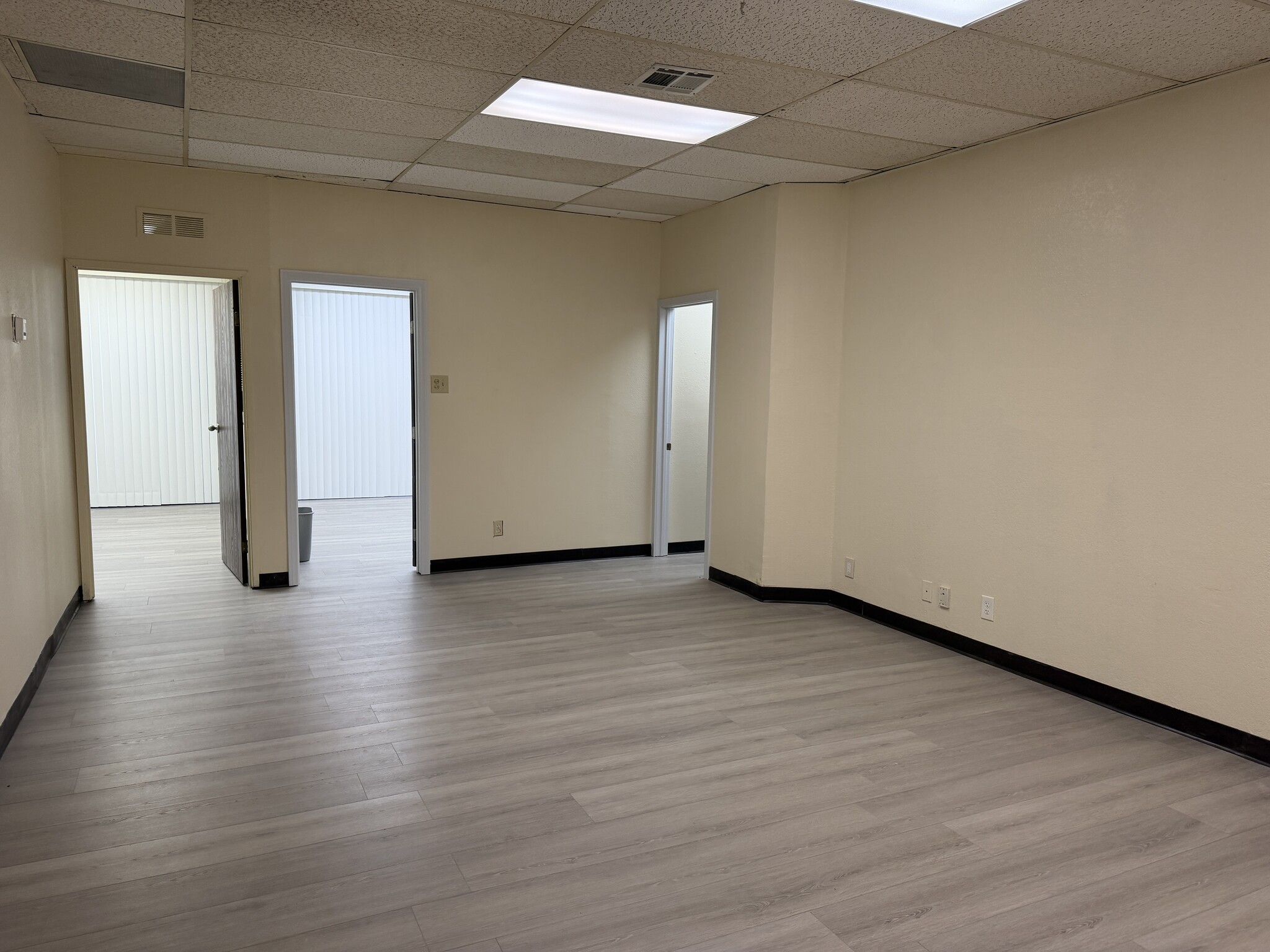 460 E Carson Plaza Dr, Carson, CA for lease Interior Photo- Image 1 of 5