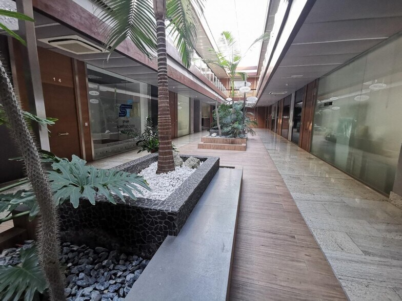 Bureau dans Elche, Alicante à louer - Photo du bâtiment - Image 3 de 22