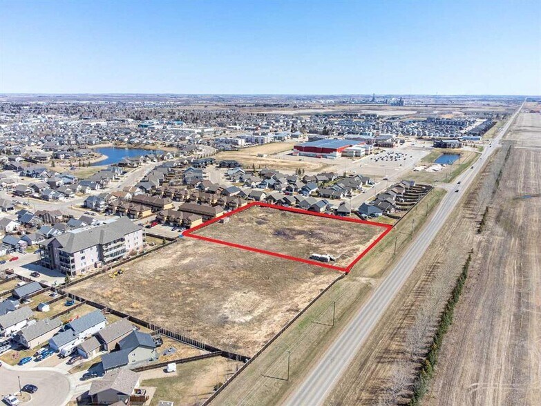 1307 53 Avenue, Lloydminster, AB à vendre - Photo du bâtiment - Image 3 de 5