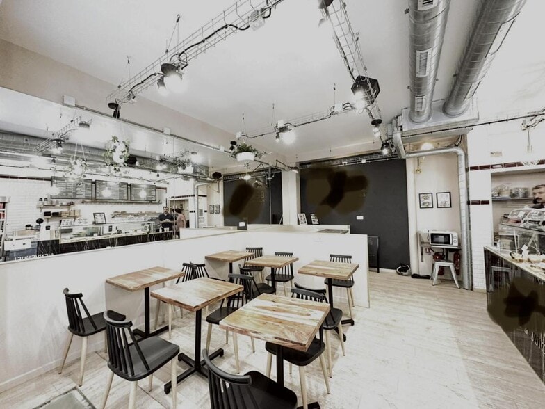 Retail in Paris for lease - Interior Photo - Image 3 of 5
