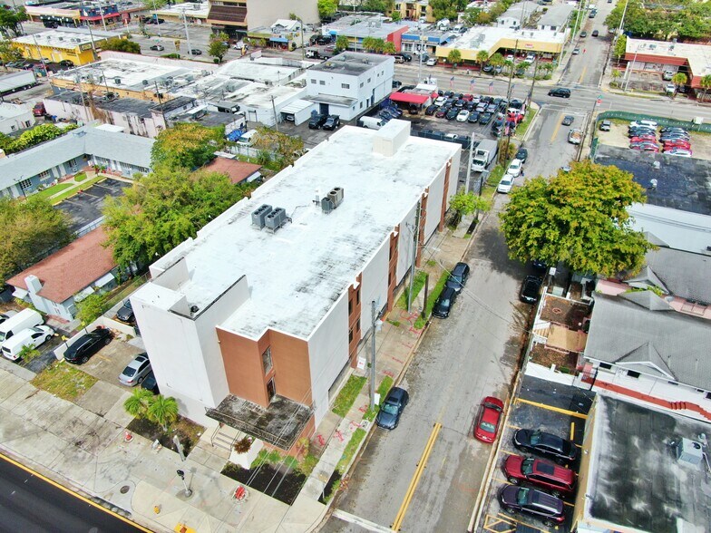 1901 SW 1st St, Miami, FL à louer - Photo du bâtiment - Image 3 de 6