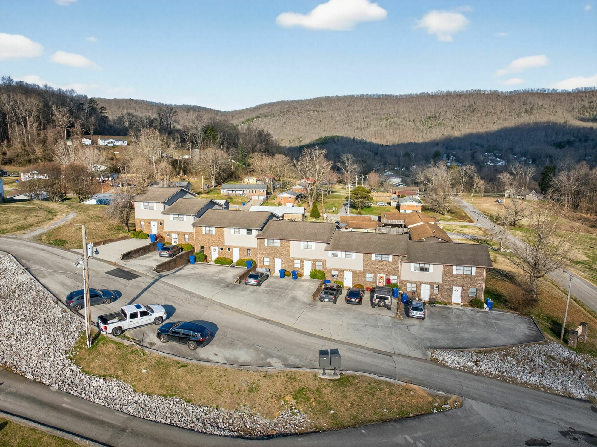 70 Unit Portfolio - Oak Ridge, Knoxville portefeuille de 2 propriétés à vendre sur LoopNet.ca Photo principale- Image 1 de 26