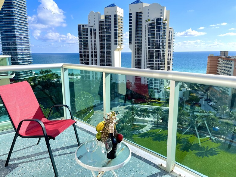 19370 Collins Ave, Sunny Isles Beach, FL for sale - Building Photo - Image 2 of 7