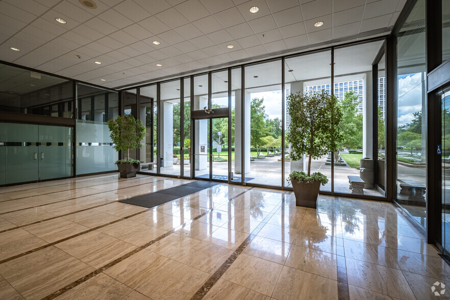 6161 Savoy Dr, Houston, TX for lease - Lobby - Image 3 of 5