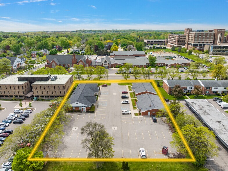 1100 W University Dr, Rochester, MI à louer - Photo du bâtiment - Image 3 de 3