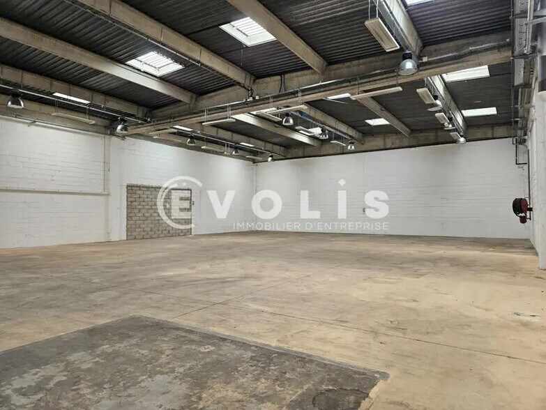 9 Rue Salvador Allende, Palaiseau for lease - Interior Photo - Image 3 of 16
