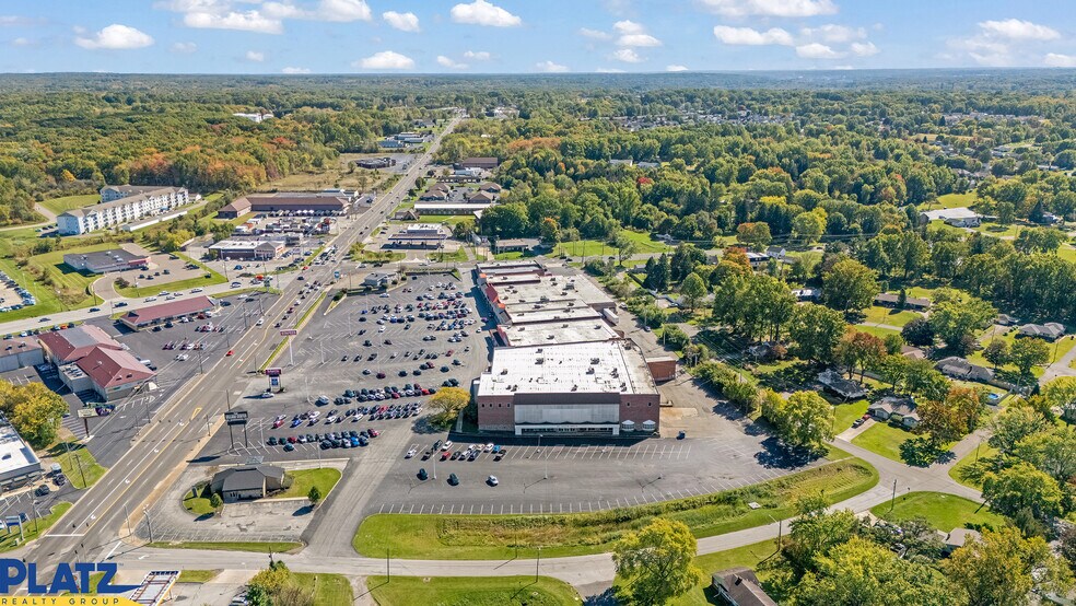6000-6080 Youngstown Warren Rd, Niles, OH à louer - Photo du bâtiment - Image 3 de 27