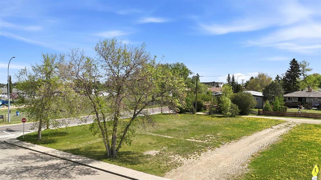 5253 49 St, Lacombe, AB for sale Building Photo- Image 1 of 2
