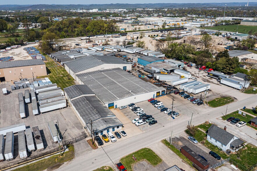 3832 Fitzgerald Rd, Louisville, KY for sale - Building Photo - Image 2 of 5