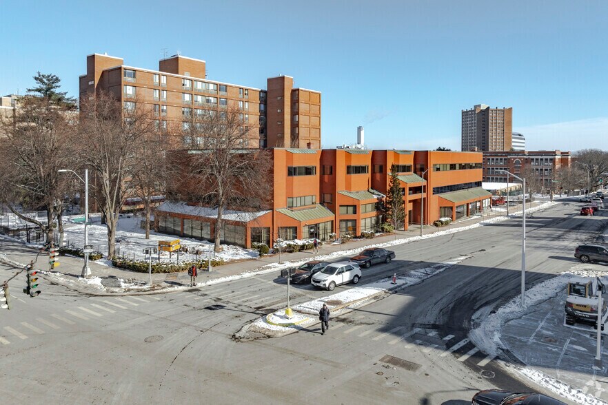 330 Main St, Hartford, CT à louer - Photo du bâtiment - Image 1 de 16