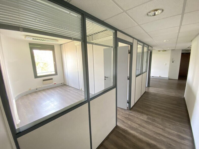9 Rue Des Tuiliers, Lyon for lease - Interior Photo - Image 3 of 23