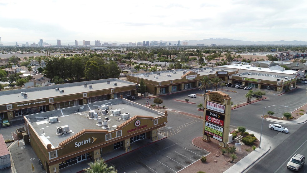 1950-2050 S Rainbow Blvd, Las Vegas, NV à louer - Photo du bâtiment - Image 3 de 6