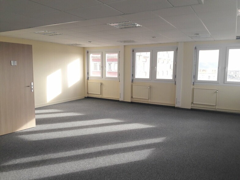 Office in Rouen for sale - Interior Photo - Image 2 of 12