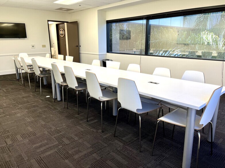 14241 E Firestone Blvd, La Mirada, CA à vendre - Photo intérieure - Image 3 de 46