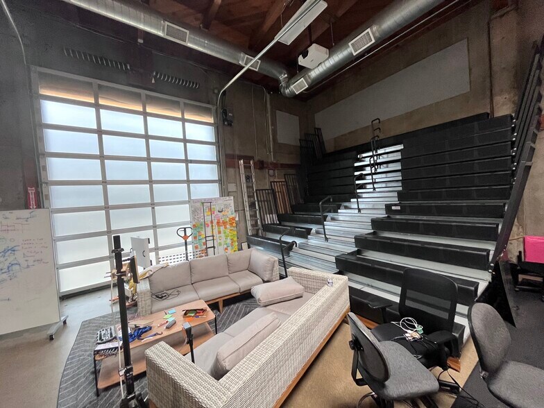 114 Hazel St, Redwood City, CA à louer - Photo du bâtiment - Image 2 de 17