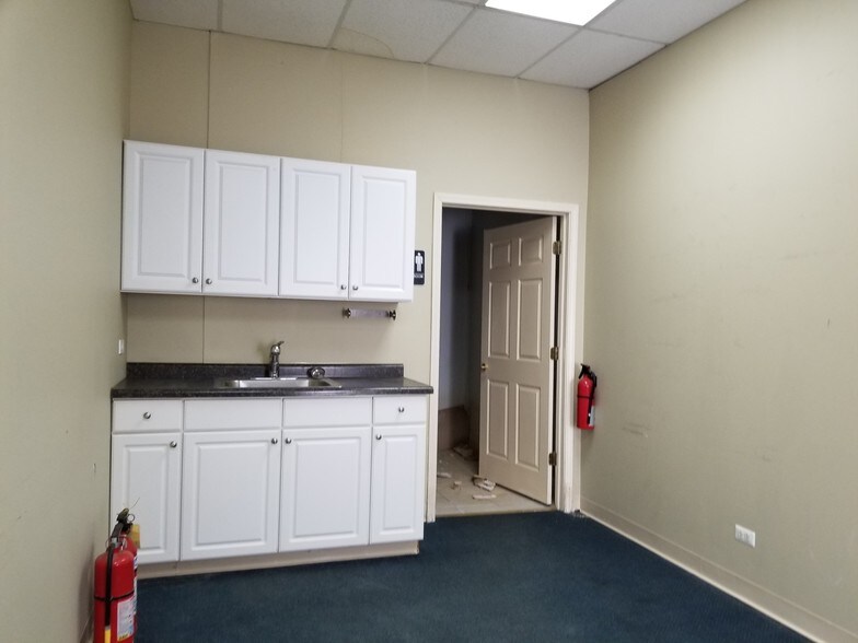 805-813 W Rand Rd, Arlington Heights, IL à louer - Photo intérieure - Image 2 de 10