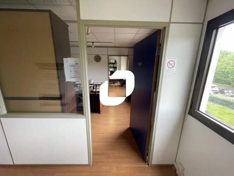 Office in Boissy-Saint-Léger for sale - Interior Photo - Image 3 of 9
